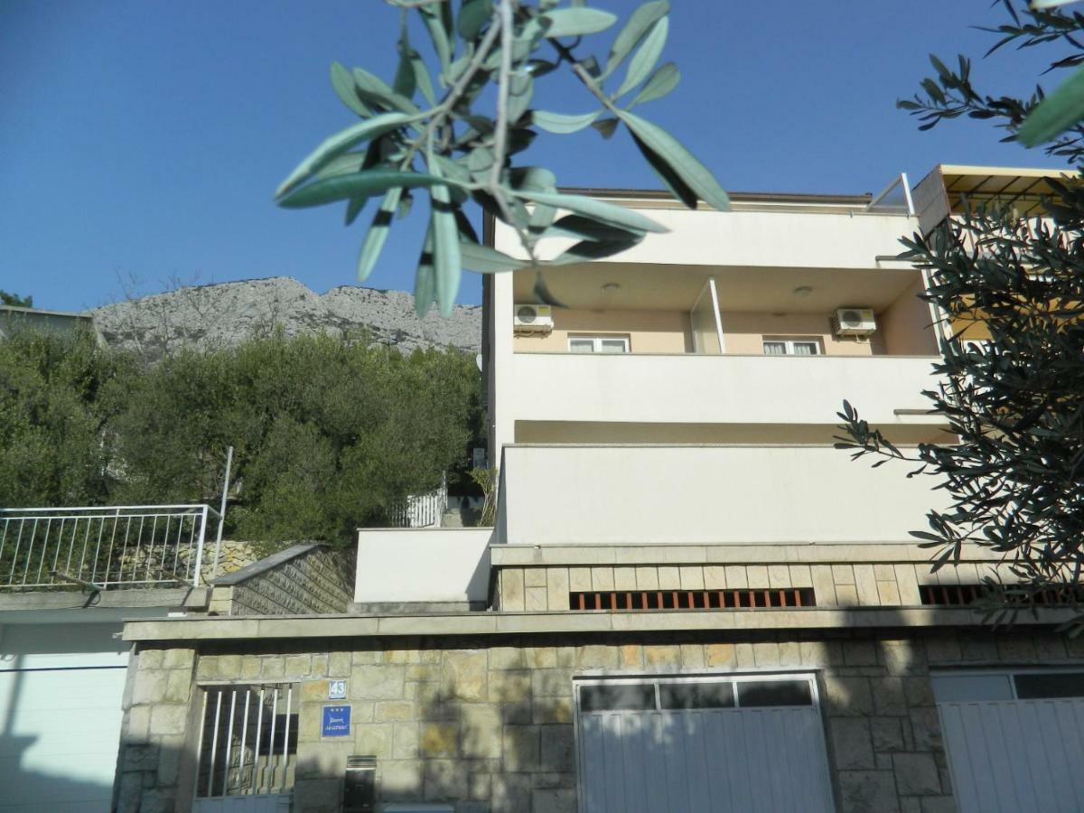 Mihael Apartma Brela
