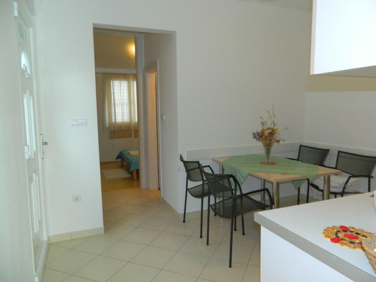Mihael Apartma *